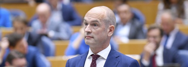 NED-SEGERS-parlement_preview2.jpg