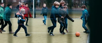 Voetballende kinderen